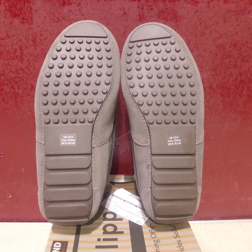 3155 - A pair of Kirkland Signature grey shearling slippers (size UK 8) * This lot is subject to VAT