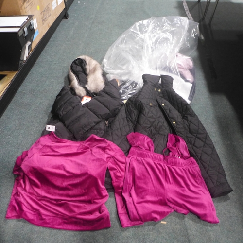 3174 - A large bag of mixed size/style lady's clothing * This lot is subject to VAT