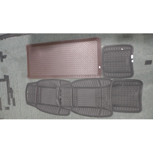 3249 - Basket Weave Kitchen Mat, Michelin Car Matt Set (314-107) *This lot is subject to vat