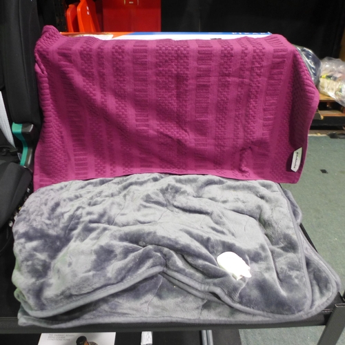 3303 - Berkshire Heated Throw, Kitchenaid Hand Towel    (315-307) *This lot is subject to VAT