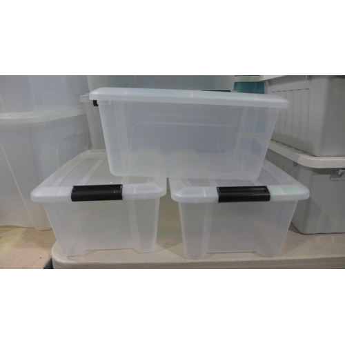 3341 - 3 small storage containers with lids