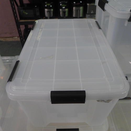 3342 - 3 medium storage containers with lids