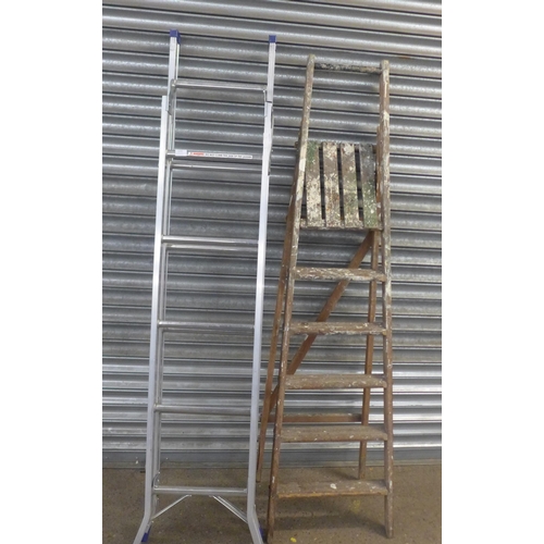 2225 - A double extending ladder with two sets of stepladders