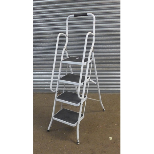 2231 - A 4 step safety stepladder