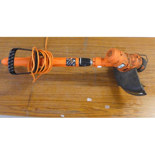 2240 - A Black & Decker ST425 extendable 240v electric strimmer