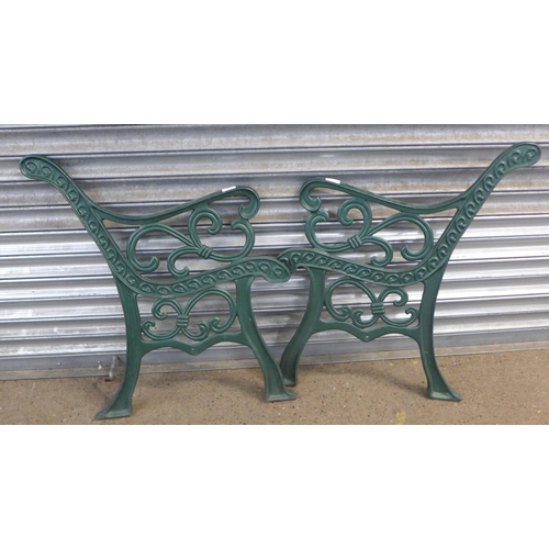 2248 - A pair of cast metal bench ends