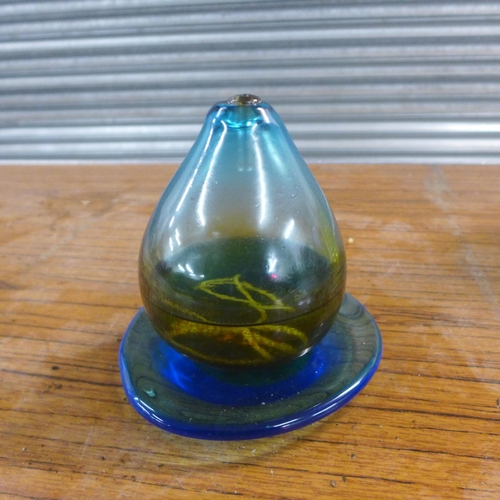 2256 - 2 Garden oil lamps with oil