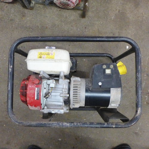 2273 - A petrol generator with a Honda GX160 engine