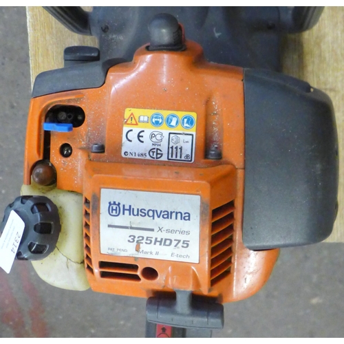 2314 - A Husqvarna 325 HD75 petrol hedge cutter