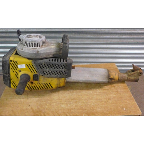 2317 - A Wacker Neuson BH23 2-stroke petrol demolition concrete breaker