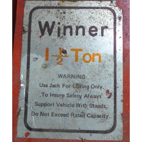 2322 - A Winner 1½ ton trolley jack with handle and a Torin 10 ton bottle jack