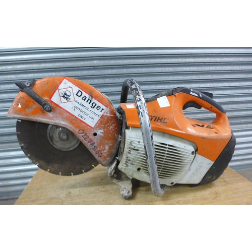 2348 - A Stihl ST410 petrol driven stone cut off saw