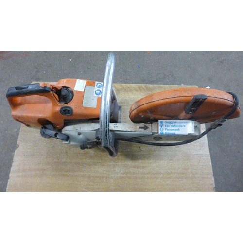 2350 - A Stihil TS400 2-stroke petrol cut off saw