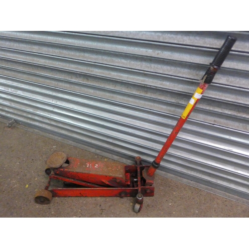 2360 - A heavy duty trolley jack