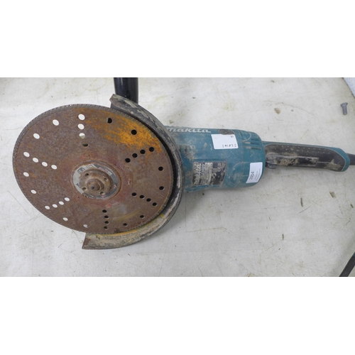 2004 - A Makita GA9020 230mm 2000w 240v angle grinder