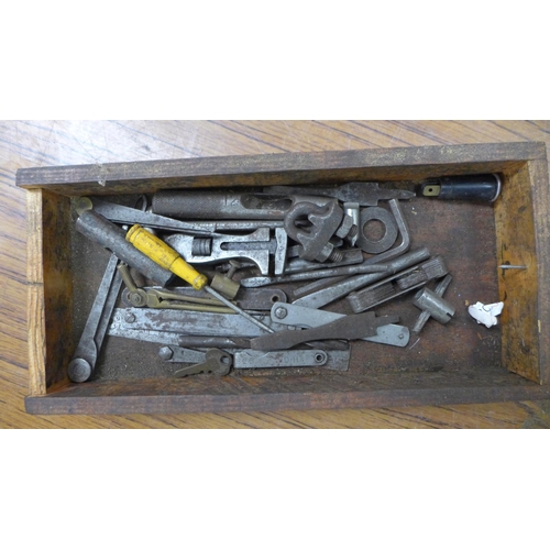 2027 - A box of assorted taps and dies, chain breaking tool kit, a Moore and Wright micrometer, Allen keys,... 