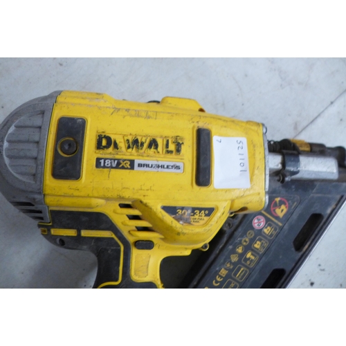 2052 - A Dewalt DCN692 18v XR brushless framing nailer