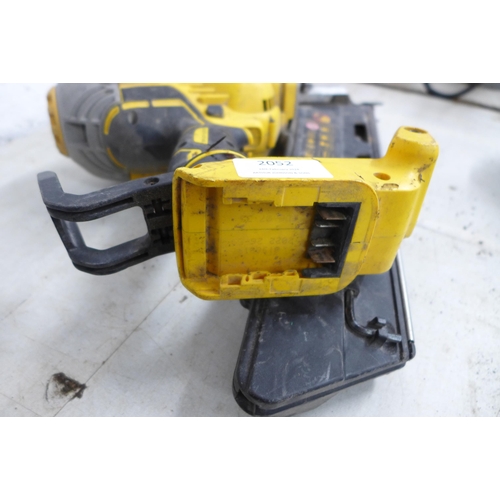 2052 - A Dewalt DCN692 18v XR brushless framing nailer