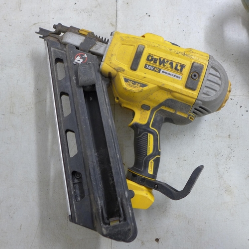 2052 - A Dewalt DCN692 18v XR brushless framing nailer