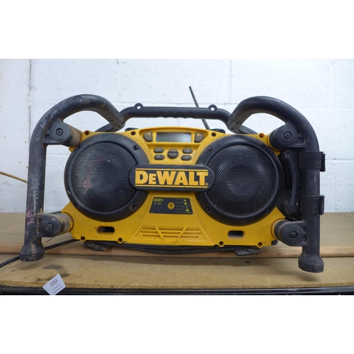 2068 - A Dewalt (DC011) 240v site radio