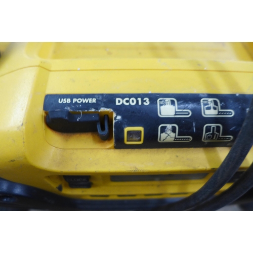 2069 - A Dewalt (DC013) 110v site radio