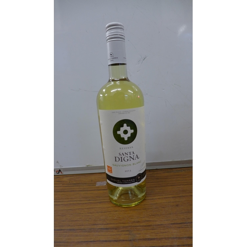 2097 - 6 Bottles of Miguel Torres Sauvignon Blanc 2015 and 4 bottles of white wine