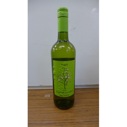 2097 - 6 Bottles of Miguel Torres Sauvignon Blanc 2015 and 4 bottles of white wine