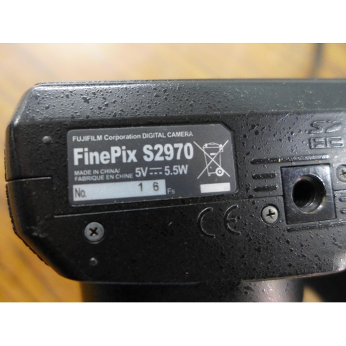 2106 - A Fujifilm Finepix S2970 digital camera