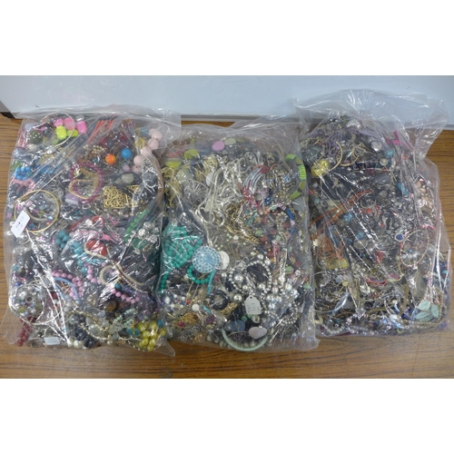 2111 - A large quantity of costume jewellery