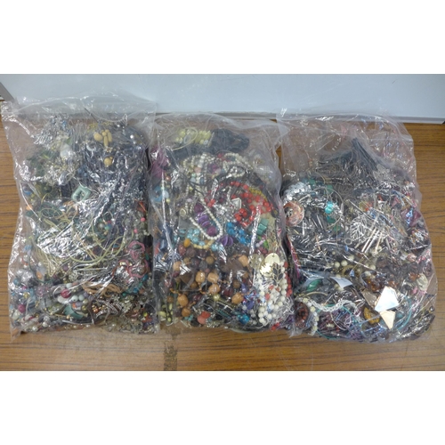 2112 - A large quantity of costume jewellery