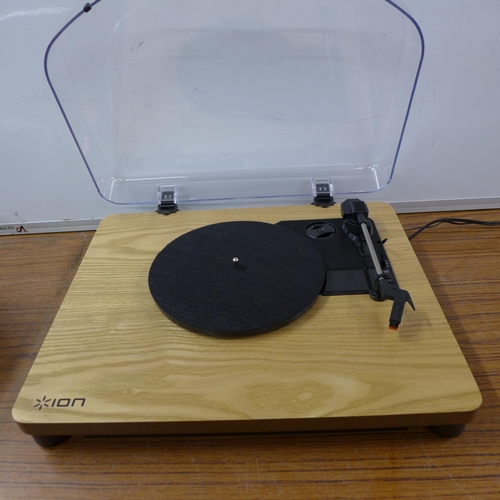 2125 - An I-on classic LP turntable with Maxim (MX11-17) portable TV, CD and radio