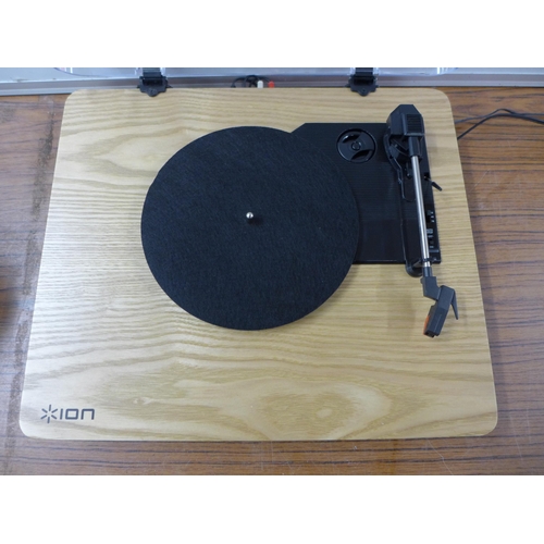 2125 - An I-on classic LP turntable with Maxim (MX11-17) portable TV, CD and radio