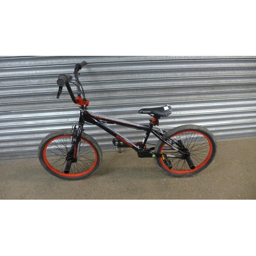 2166 - A Schwinn Status BMX with front and back stunt pegs and a Gyro handlebar stem - Police repossession