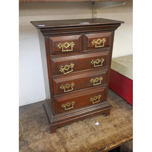 318 - A Victorian apprentices/miniature mahogany chest of drawers