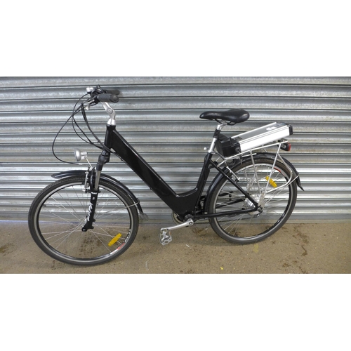 2170 - A classic step through frame electric bike with Capa T7 RST front suspension forks, battery, keys an... 