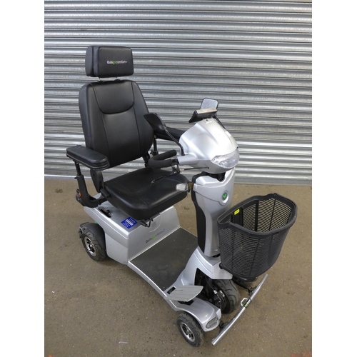 2183 - A Quingo Vitess 2 large mobility scooter with Quingo comfort+ seat, battery charger and keys, revers... 