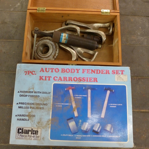 2190 - A Clarke 7 piece autobody fender set and a Syke-Pickavant hydraulic ram (150000)