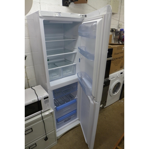 2221 - An Indesit 50/50 fridge freezer (BAAN 134)