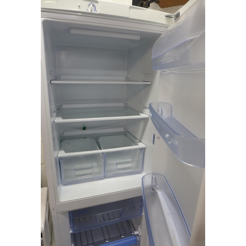 2221 - An Indesit 50/50 fridge freezer (BAAN 134)