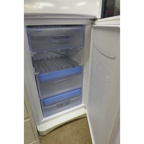 2221 - An Indesit 50/50 fridge freezer (BAAN 134)