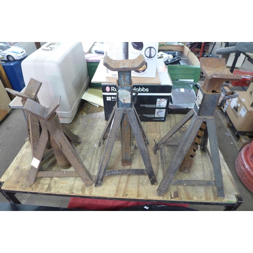 2394 - Two pairs of axle stands