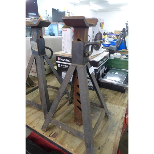 2394 - Two pairs of axle stands