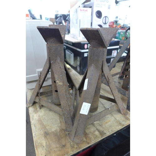 2394 - Two pairs of axle stands