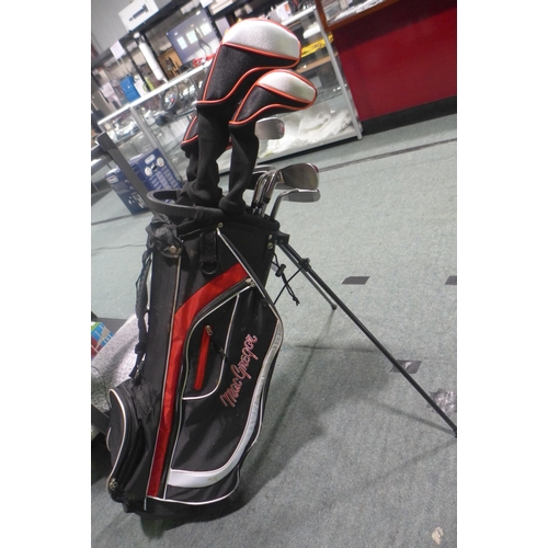 3301 - Macgregor Dct4000 Golf Set , Original RRP £249.99 + VAT (315-285) *This lot is subject to VAT