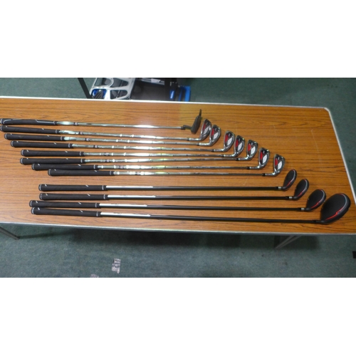 3301 - Macgregor Dct4000 Golf Set , Original RRP £249.99 + VAT (315-285) *This lot is subject to VAT