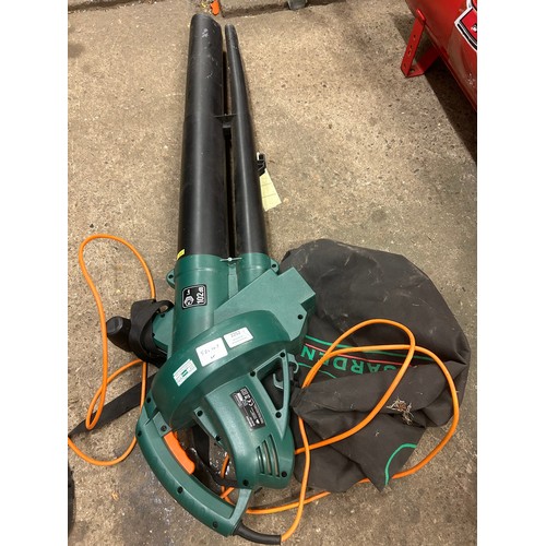 2252 - A Q Garden leaf blower vac 102DB (QGBV2500)