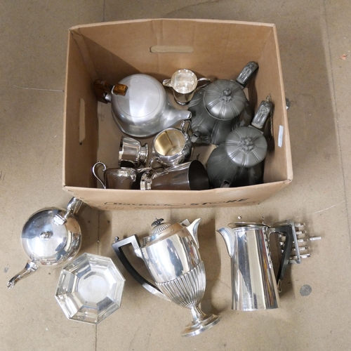 300 - Assorted silver plated ware