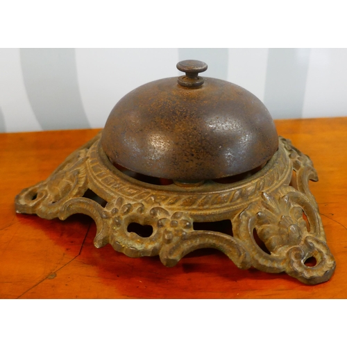 330 - An early 20th century desk bell