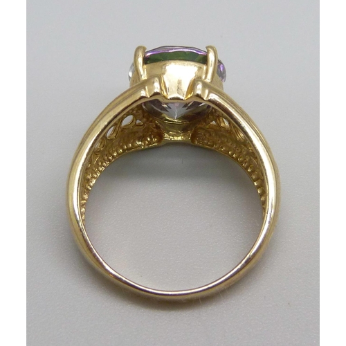 1299 - A 10k gold oval mystic topaz ring, 5g, O