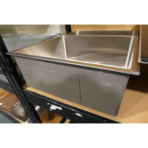 3152 - Metal Frame 1.5 Bowl Undermount Sink (4194-241) *This lot is subject to VAT